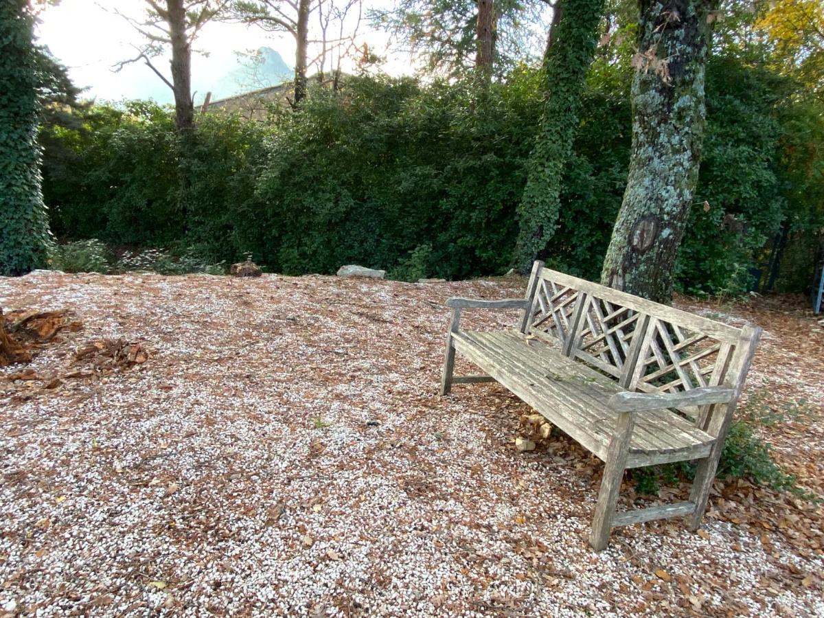 La Maison De Mado Et Sa Cabane Dans Les Arbres Plan d'Aups 外观 照片